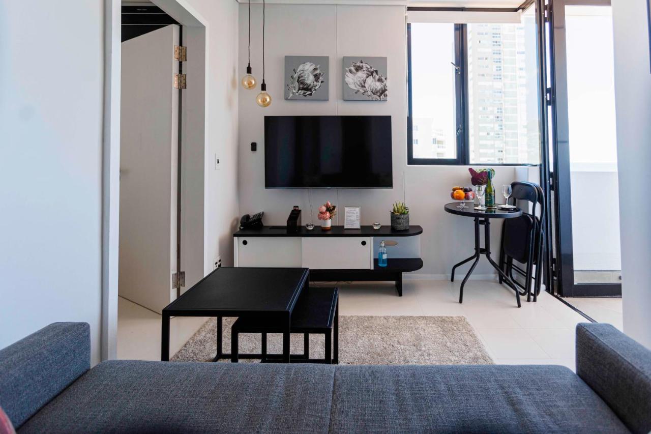 Flamingo Sea Point Sea View Luxury Best Position 1 Bedroom Apartment Queen Size Bed & Inverter For Tv Kaapstad Buitenkant foto