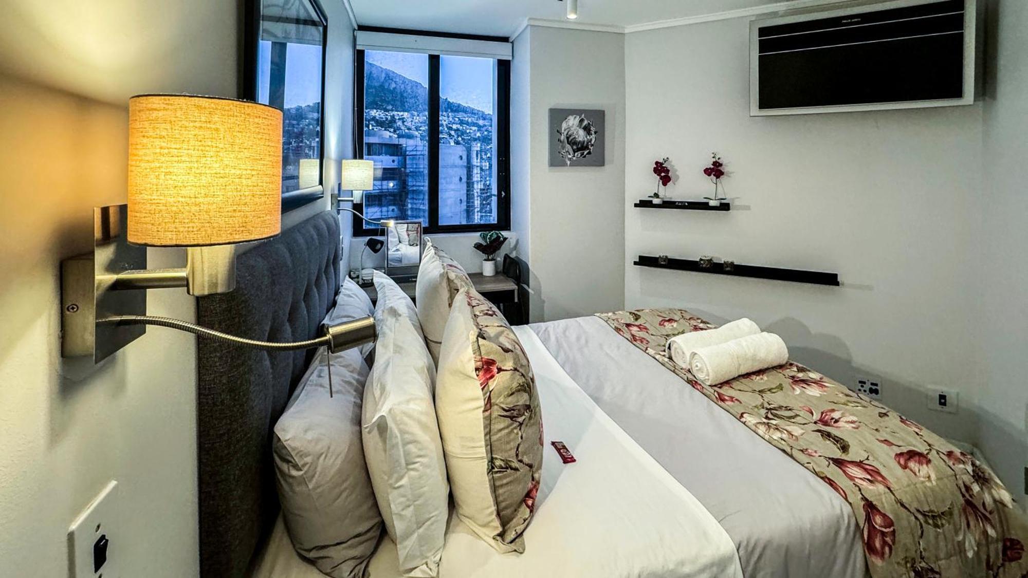 Flamingo Sea Point Sea View Luxury Best Position 1 Bedroom Apartment Queen Size Bed & Inverter For Tv Kaapstad Buitenkant foto